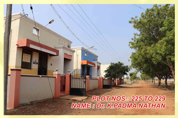 individual 4bhk house with compound wall